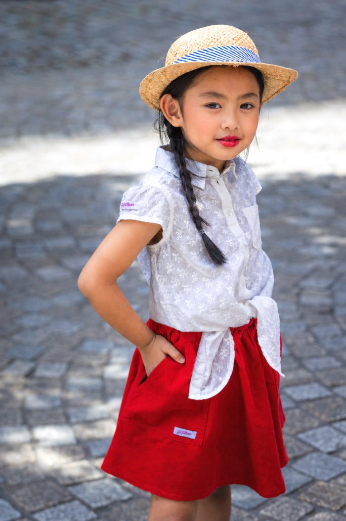 Blouse-enfant-fille-blanche-brodee-coton-profil