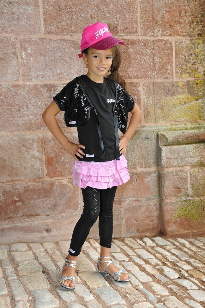 Bolero-enfant-fille-noir-paillettes-1