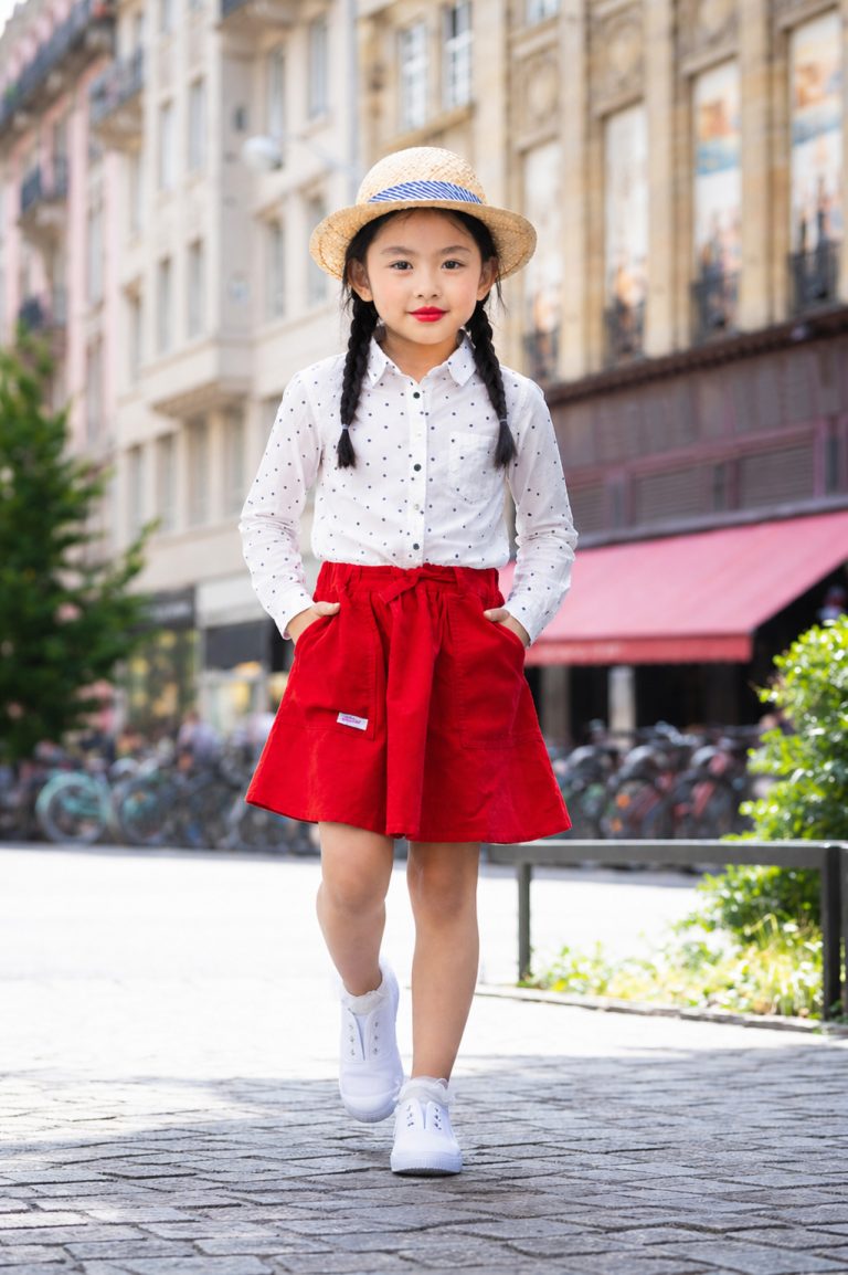 chemise-blanche-enfant-fille-a-pois-bleu-marine
